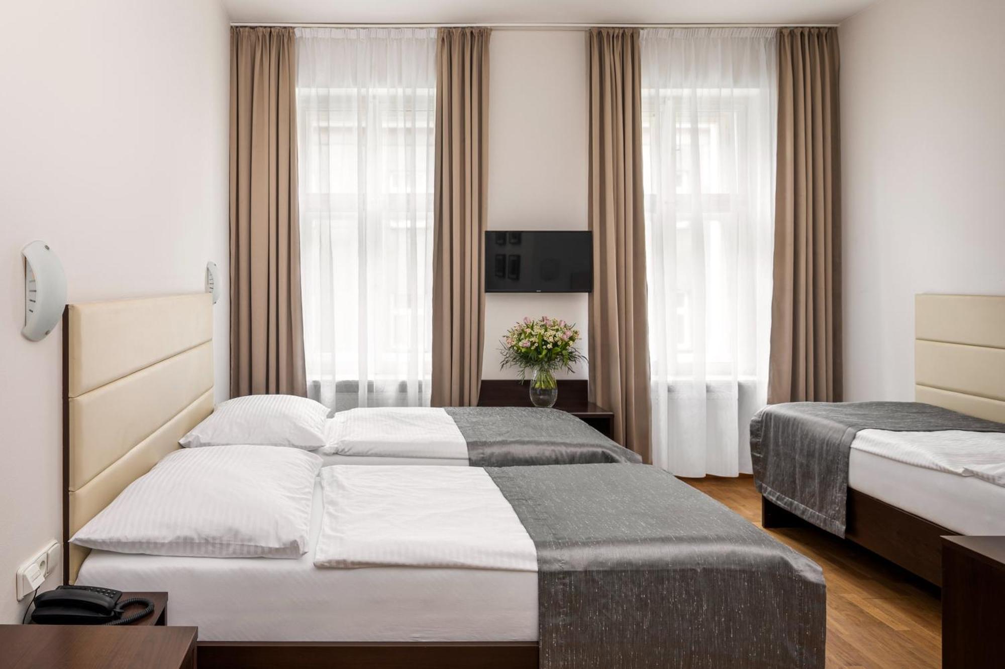 Hotel Unique Прага Екстериор снимка