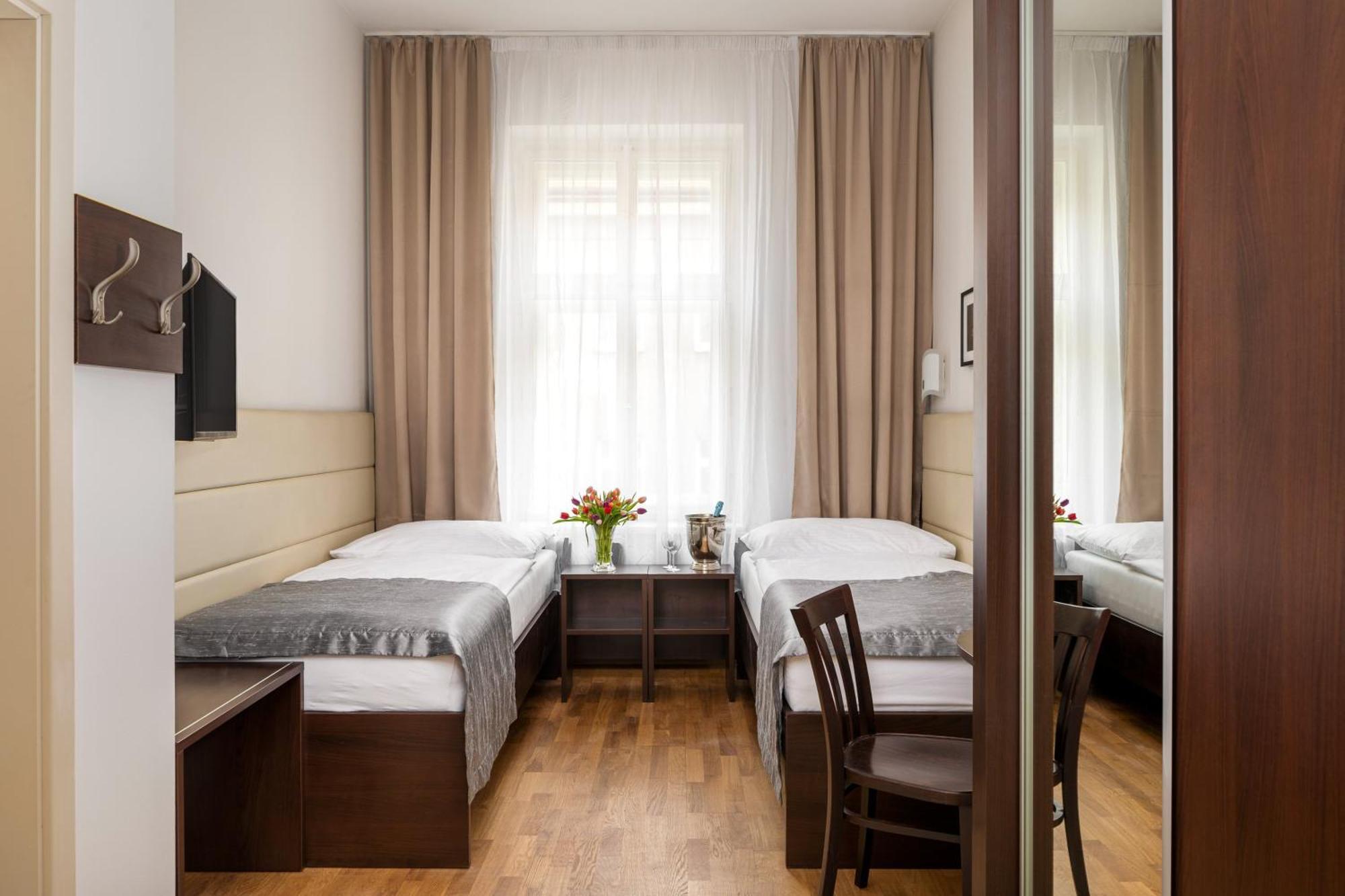 Hotel Unique Прага Екстериор снимка