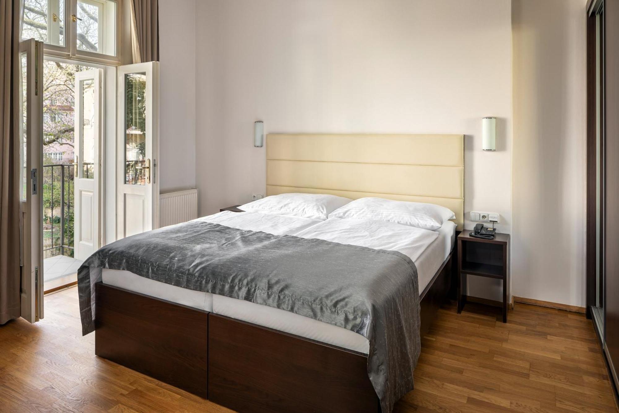 Hotel Unique Прага Екстериор снимка