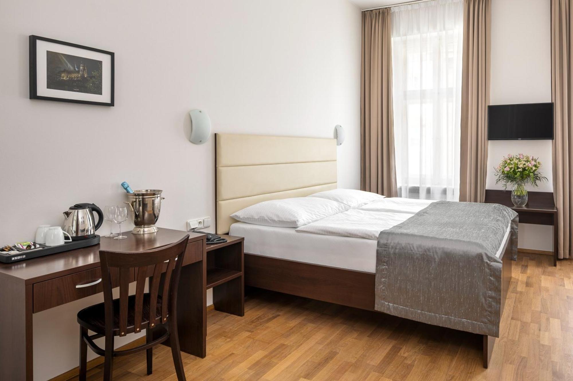 Hotel Unique Прага Екстериор снимка