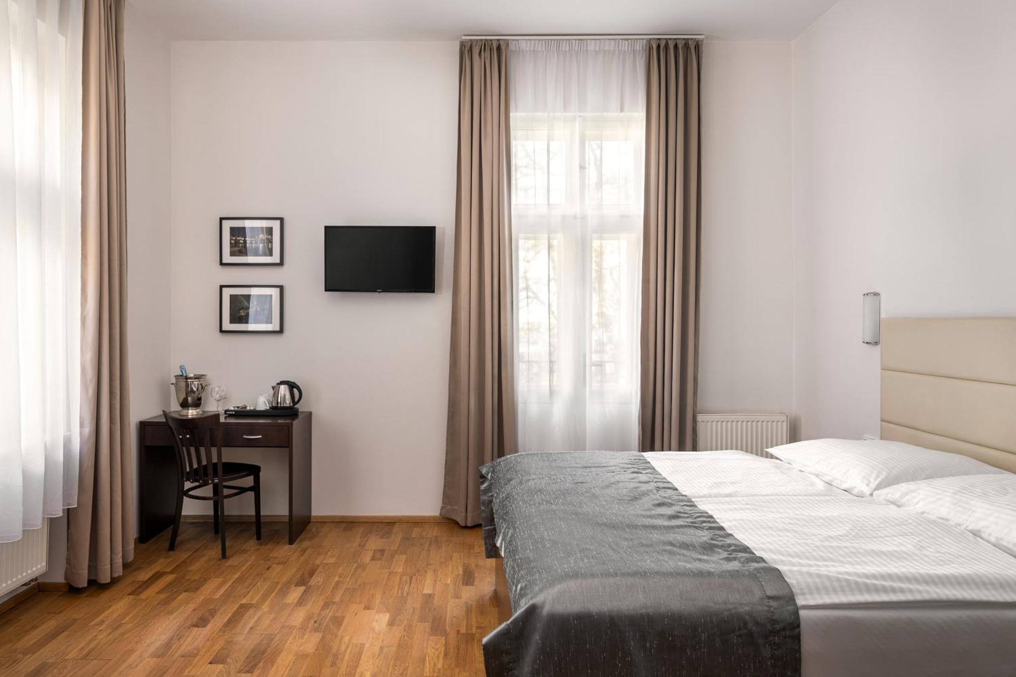 Hotel Unique Прага Екстериор снимка