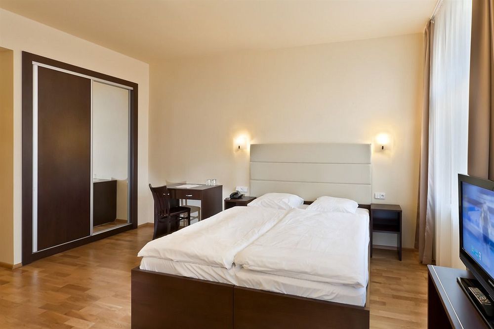 Hotel Unique Прага Екстериор снимка