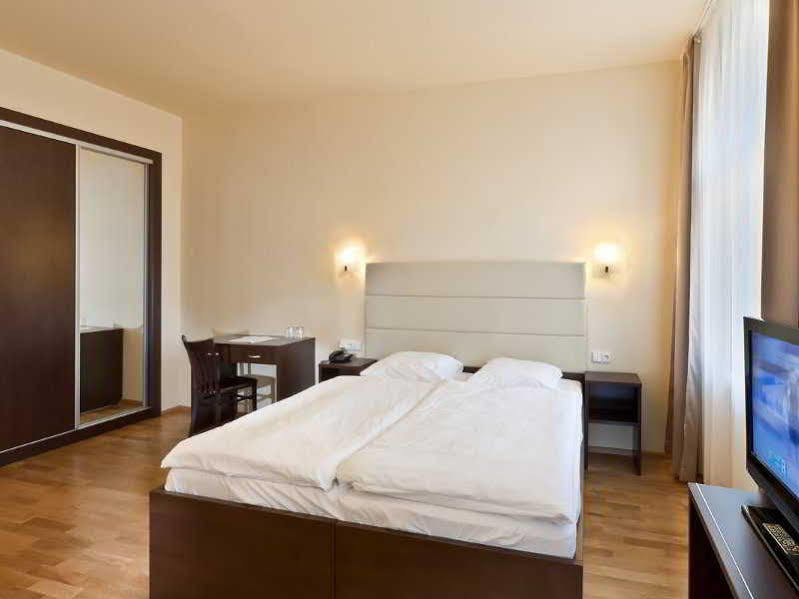 Hotel Unique Прага Екстериор снимка